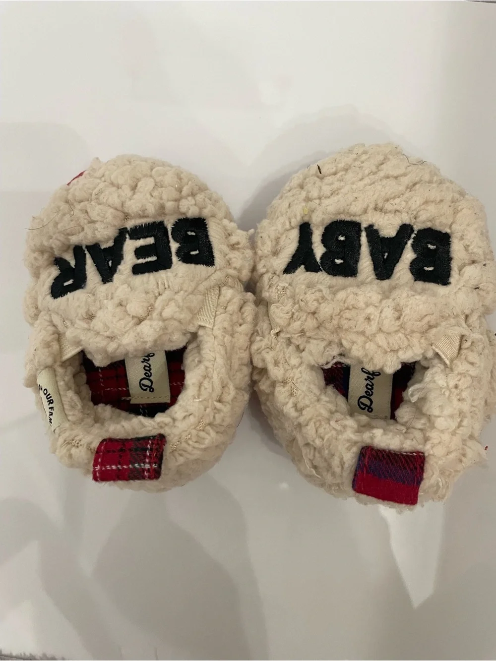 dearfoams Cream Sherpa 'Baby Bear' Kids Slippers with Red Plaid Trim